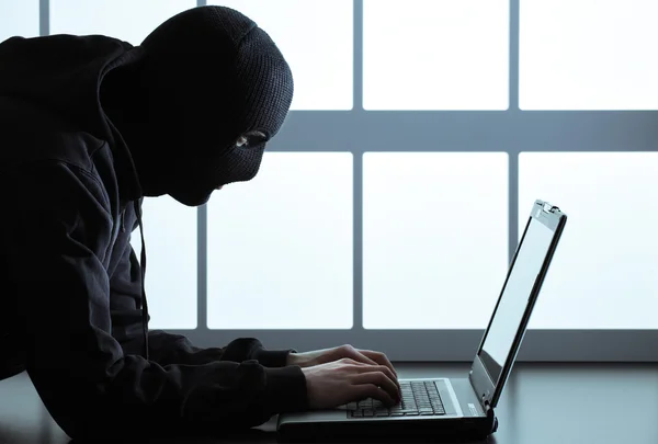 Hacker stehlen Daten — Stockfoto