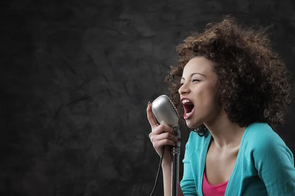 Female singer — Stock Photo, Image