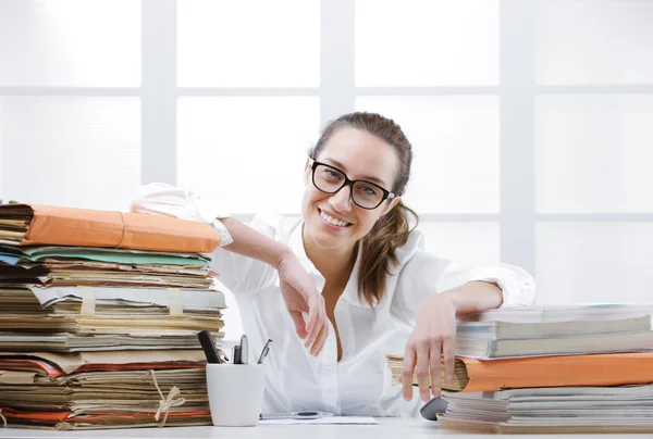 Business woman portrait in an office — Stock Photo, Image