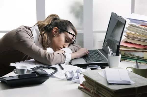 Mujer de negocios cansada — Foto de Stock