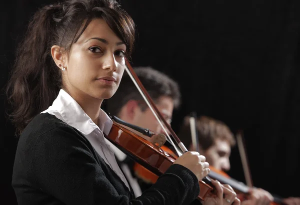 Portrét mladé ženy houslista — Stock fotografie