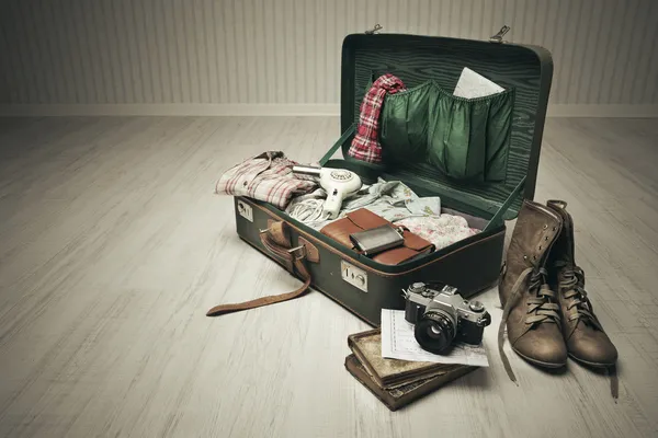 Packed Vintage Suitcase — Stock Photo, Image