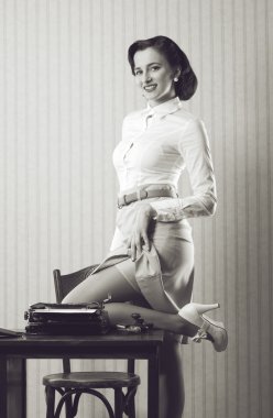 pin up Sekreter kız