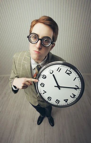 A nerdy guy with a giant-sized clock — Stock Photo, Image