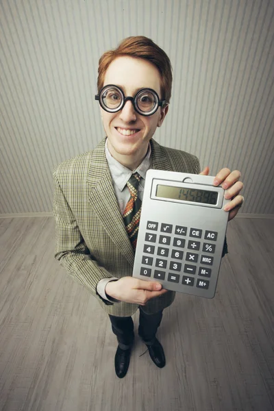 A nerdy guy with a giant-sized calculator — Stock Photo, Image