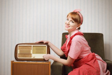 retro house karısı radyo dinleme