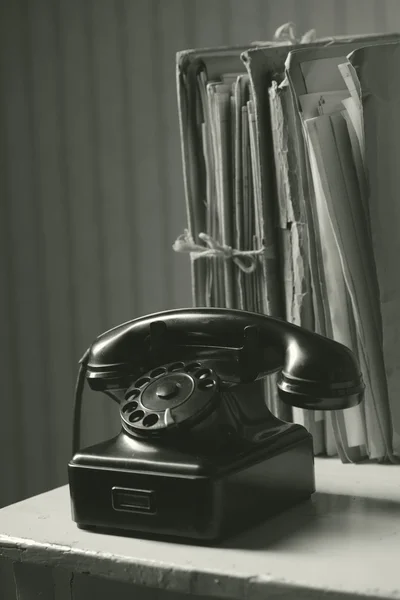 Oude telefoon in office — Stockfoto