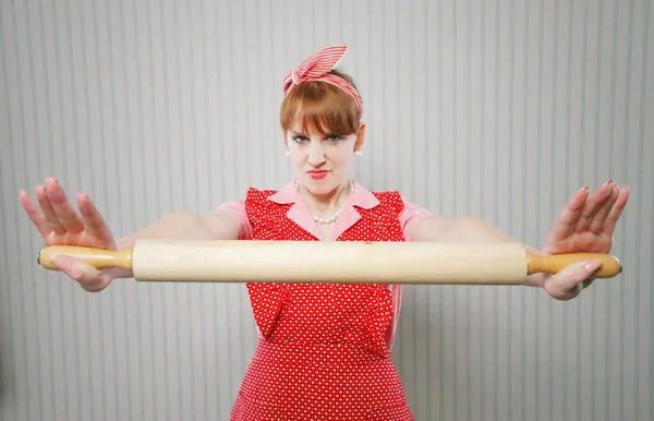 Housewife ready to fight — Stock Photo, Image