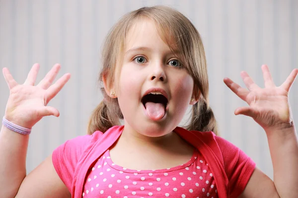 Portrait of a little beautiful girl — Stock Photo, Image