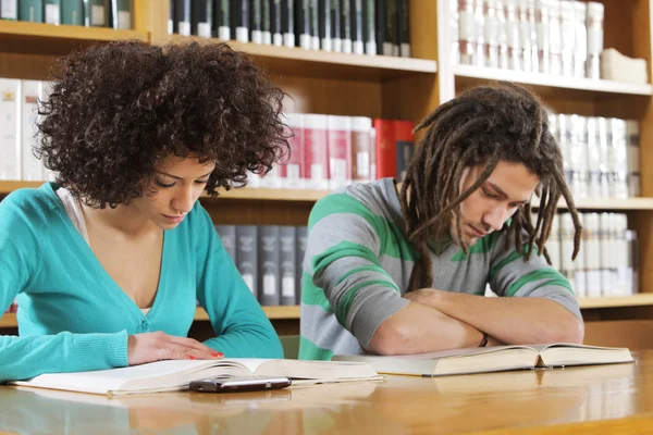 Students at library — Stock Photo, Image