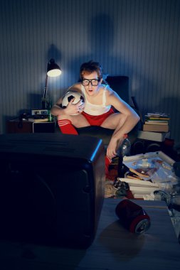 televizyon izlerken futbol fan