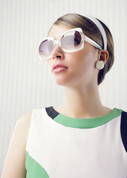 Fashion model with sunglasses — Stock Photo, Image