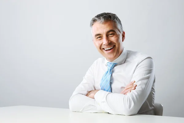 Hombre de negocios sonriendo — Foto de Stock