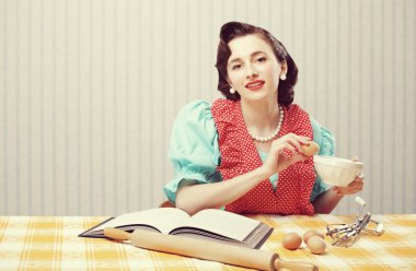 mutfakta ev kadını