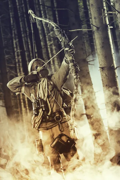 A male bow hunter wearing gas mask — Stock Photo, Image