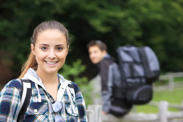 若い女性のハイカーの肖像画 — ストック写真