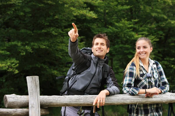 Portrait of young couple hikers — Stock Photo, Image