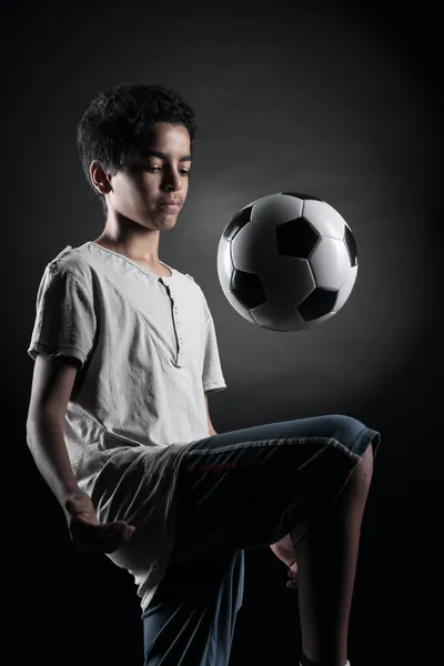 Jogador de futebol adolescente — Fotografia de Stock