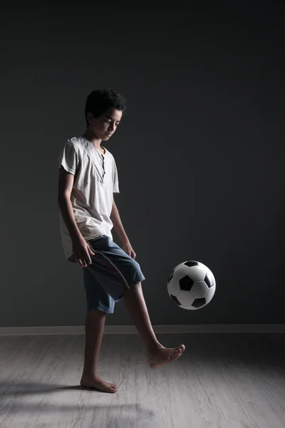 Jogador de futebol adolescente — Fotografia de Stock