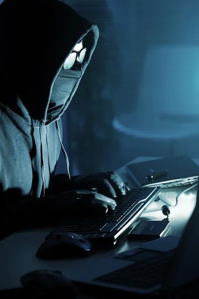 Hacker stealing data from computer — Stock Photo, Image