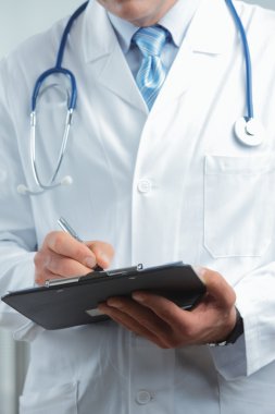 panosu olan bir doktor