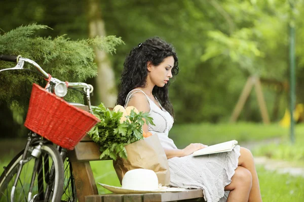 Relaxing at a park — Stock Photo, Image