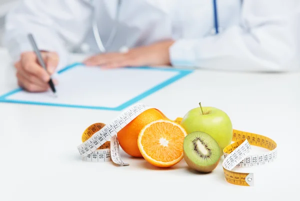 Médico nutricionista — Fotografia de Stock