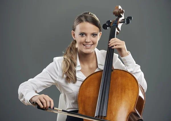Hermoso violonchelista — Foto de Stock