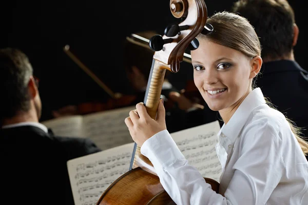 A cellist in concert — Stock Photo, Image