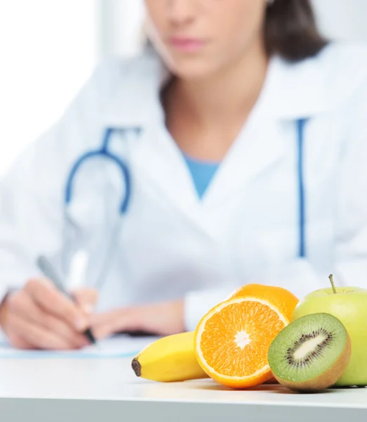 Médico nutricionista — Fotografia de Stock