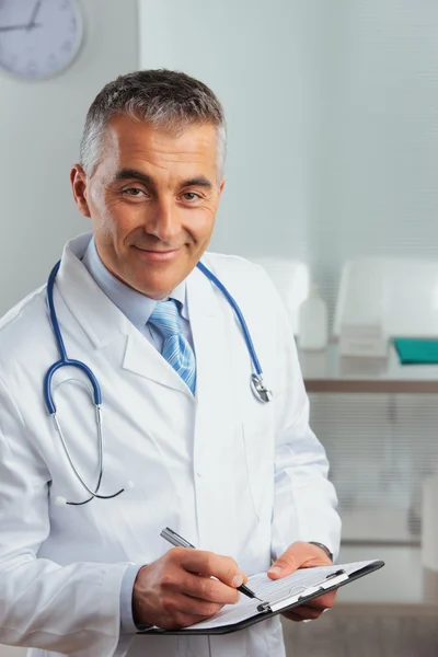 Portrait of a handsome doctor Royalty Free Stock Photos