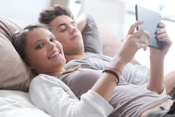 Young couple with tablet — Stock Photo, Image