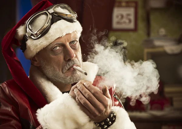 Bad santa roken van een joint — Stockfoto