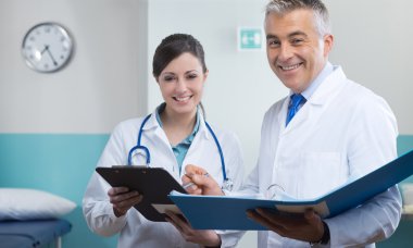 Doktor ve Yardımcısı