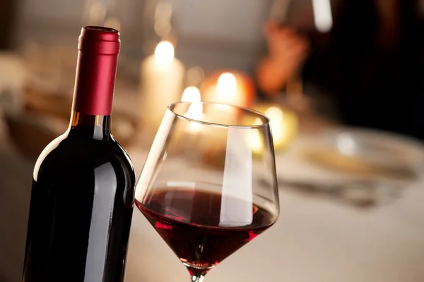 Vinprovning på restaurang — Stockfoto