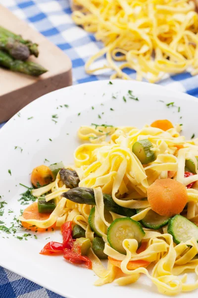 Tagliatelle met groenten — Stockfoto