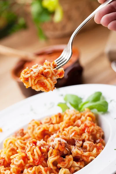 Nudeln und Tomatensauce — Stockfoto