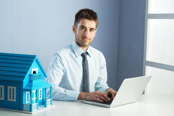 Real estate agent at work — Stock Photo, Image