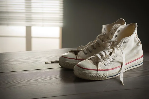 Witte canvas sneakers — Stockfoto
