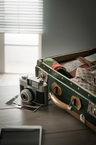 Vintage travel utrustning på bord — Stockfoto