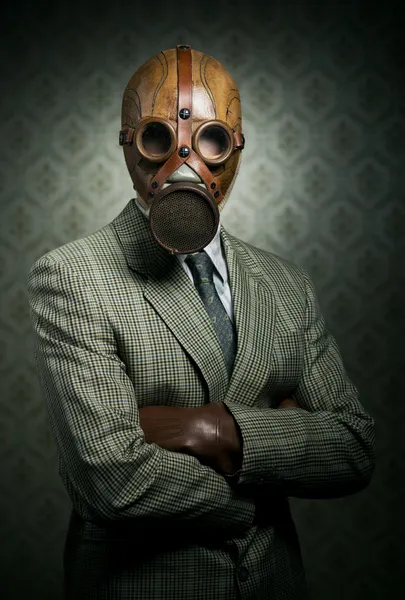 Vintage affärsman bära gasmask — Stockfoto