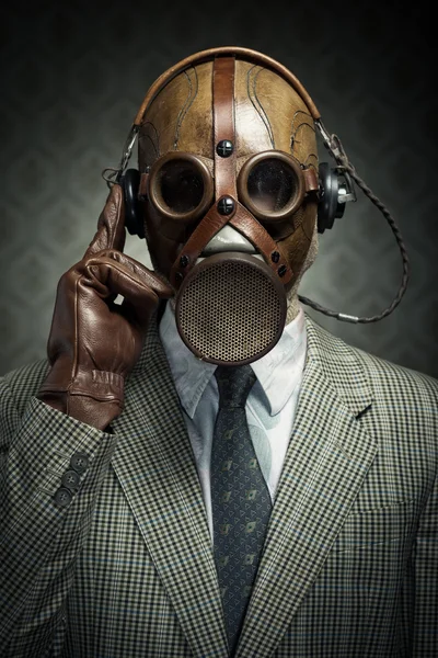 Vintage gasmask och hörlurar — Stockfoto