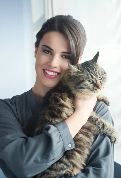 Kočka a žena — Stock fotografie