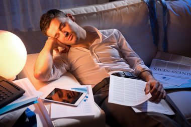 Divan overworked işadamı