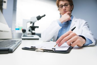 araştırmacı yazılı notlar