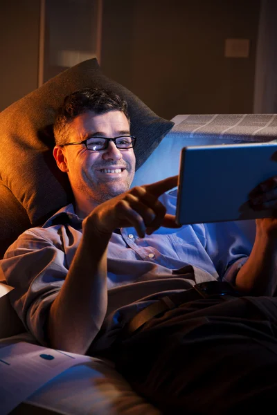 Trabalho nocturno em casa — Fotografia de Stock