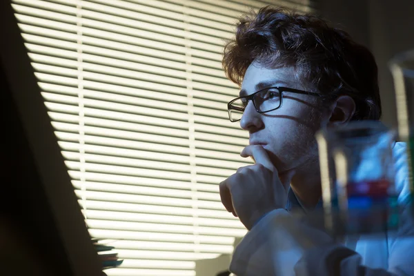 Researcher working at computer — Stock Photo, Image