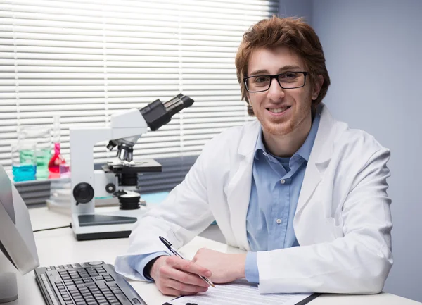 Researcher writing notes — Stock Photo, Image