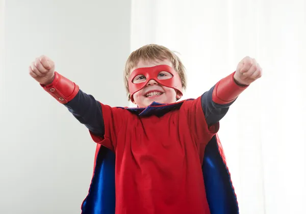 Weinig superheld met super bevoegdheden — Stockfoto