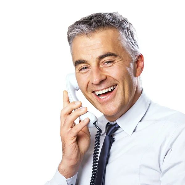 Uomo d'affari sorridente al telefono — Foto Stock